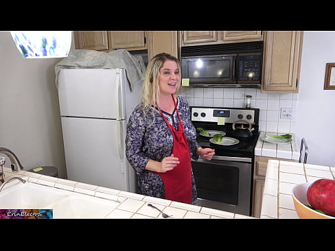 ❤️ A madrasta a ordenhá-lo na cozinha antes do seu encontro Porno real vídeo em porno pt.mathem-1-class.ru ❤