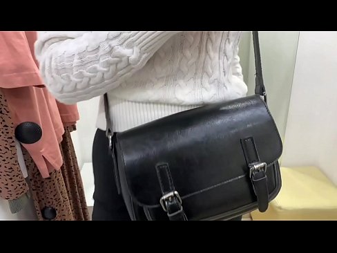 ❤️ Masturbação pública da jovem cadela FeralBerry com um dildo no provador Porno real vídeo em porno pt.mathem-1-class.ru ❤